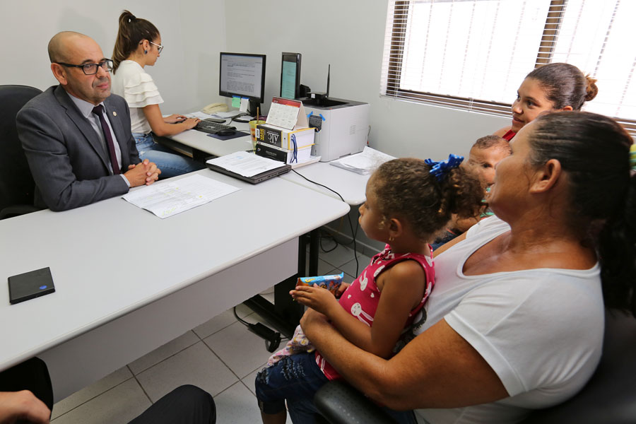 Juiz Yulli Roter conduziu a audiência da senhora Maria Quitéria da Silva, que ficou com a guarda da neta.