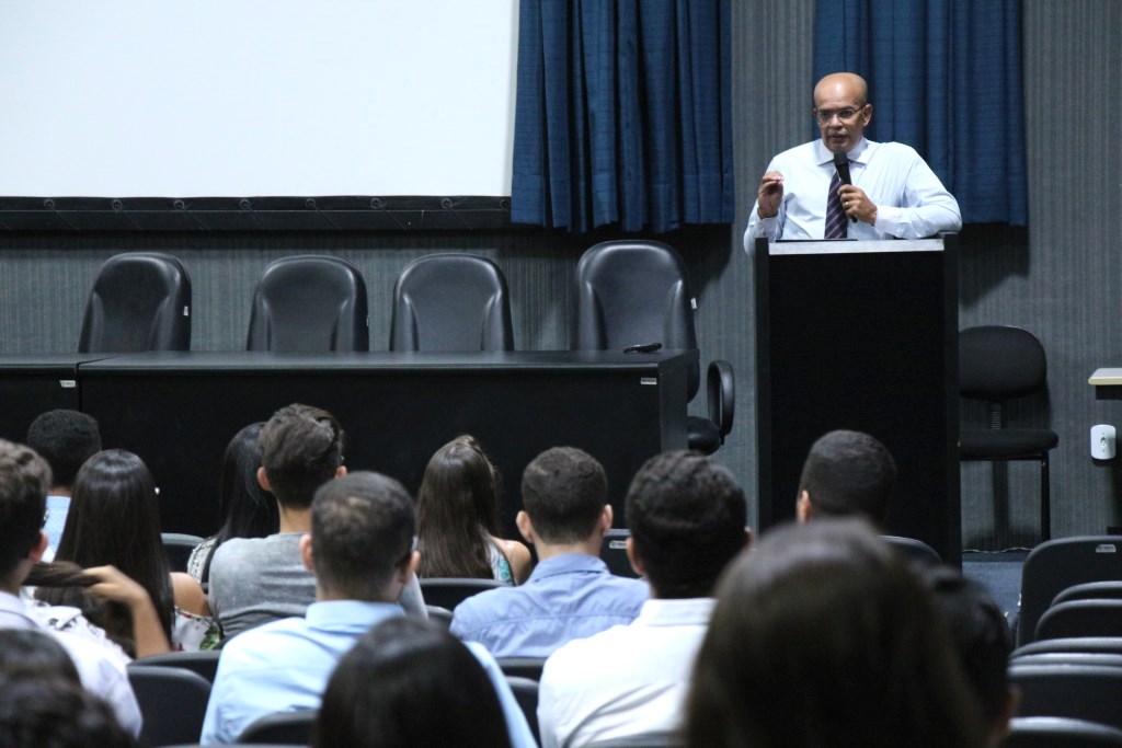 Marcondes Grace atua na Coordenação de Estágios da Esmal.