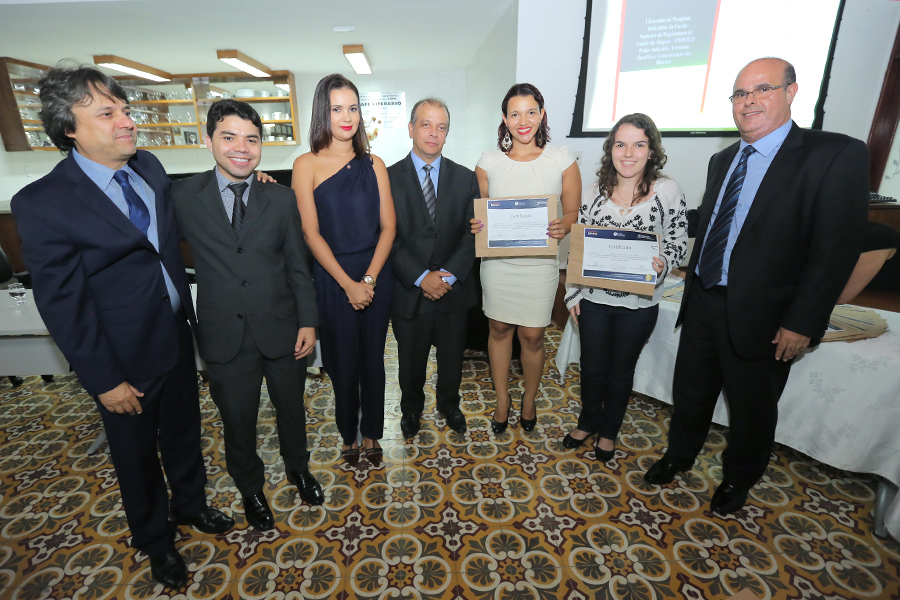 Entrega de certificados de participação no I Enpejud. Foto: Itawi Albuquerque