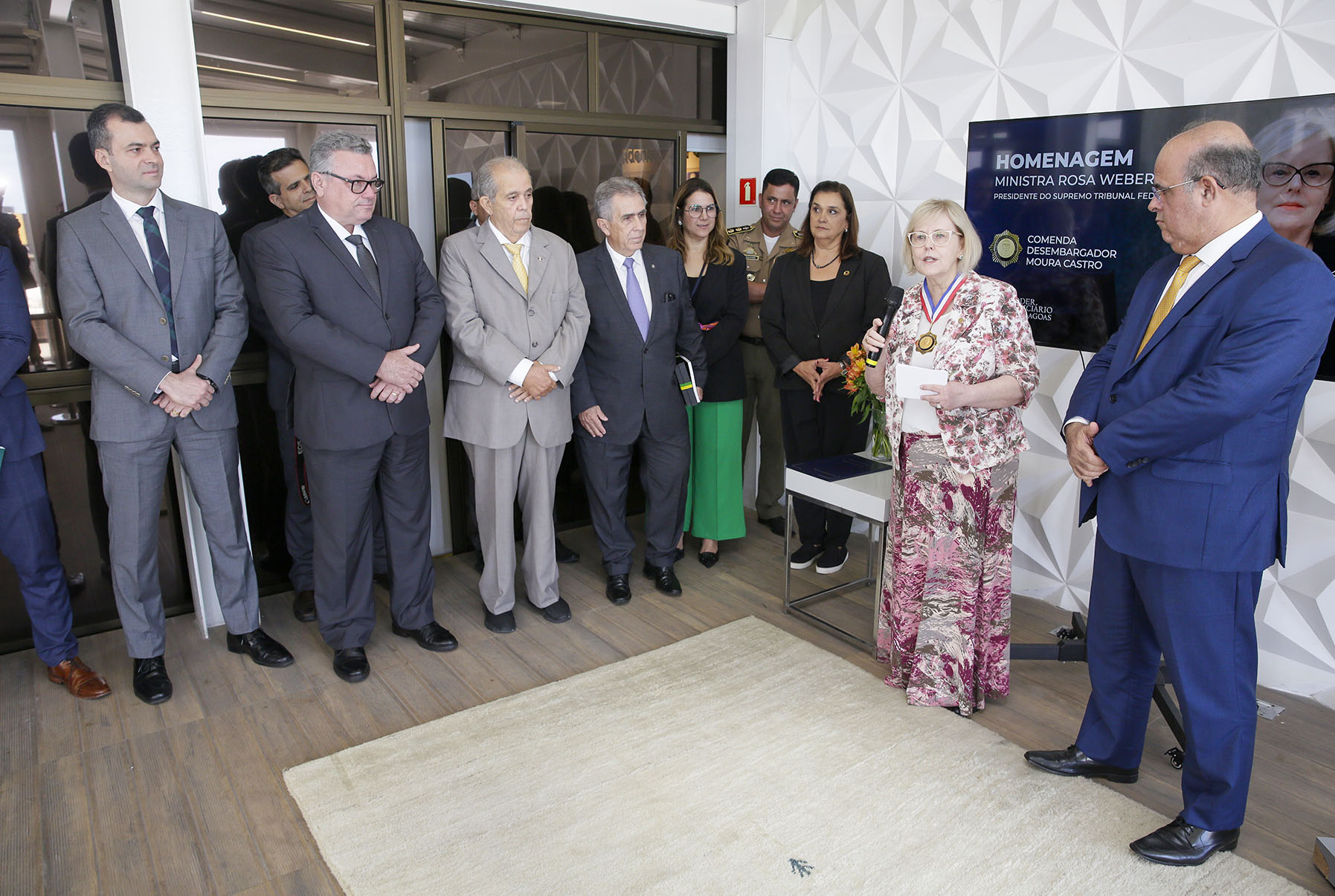 Ministra Rosa Weber recebe do TJAL a Comenda Desembargador Moura Castro.