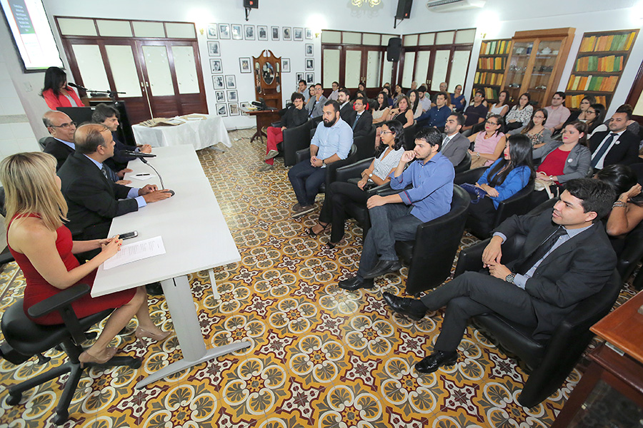Mesa de abertura contou com presença de diretor-geral Fernando Tourinho e de coordenadores da Esmal. Foto: Itawi Albuquerque