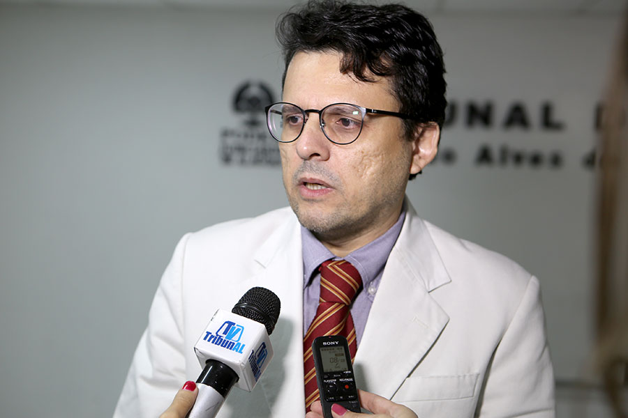 Promotor de Justiça Adriano Jorge de Barros.