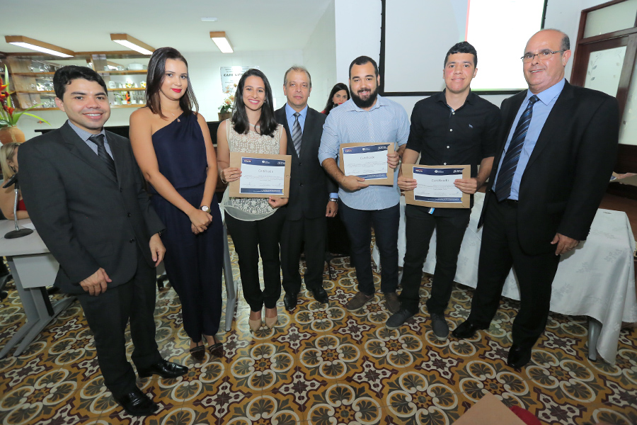 Entrega de certificados de participação no I Enpejud. Foto: Itawi Albuquerque