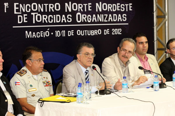 Presidente Sebastião Costa e ministro Aldo Rebelo: encontro de torcidas em Maceió