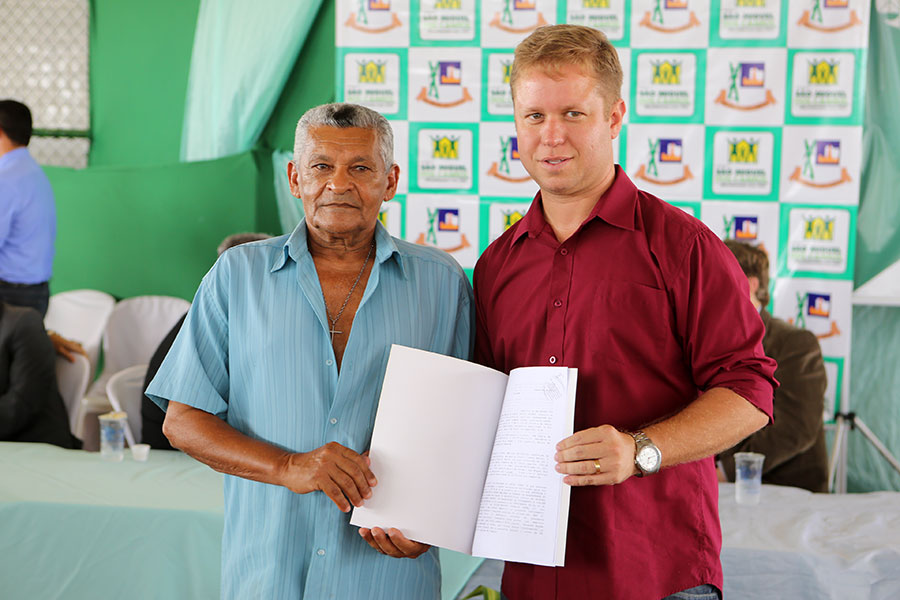 Entrega de títulos do Moradia Legal II em São Miguel dos Campos.
