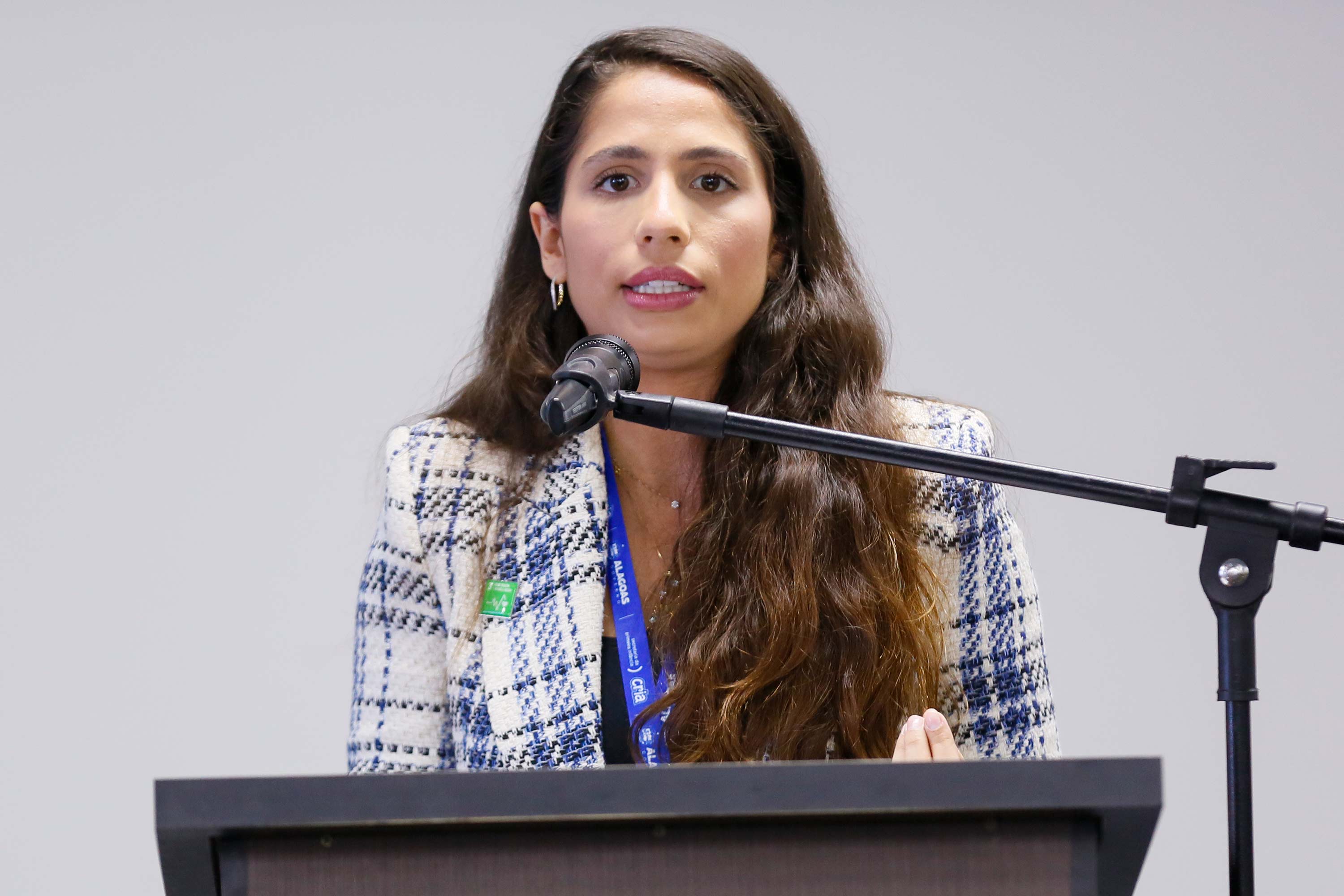 Secretária Paula Dantas.
