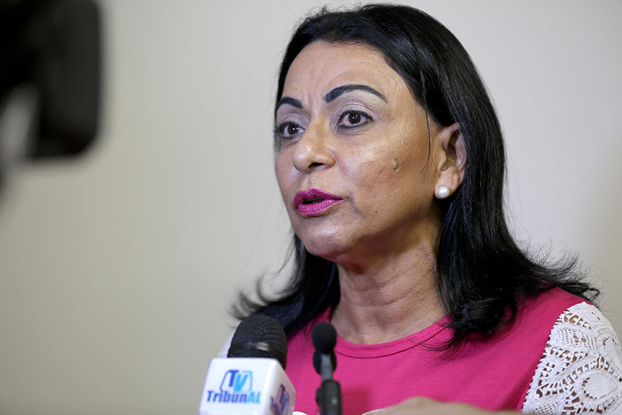 Juíza Maria Verônica, titular do 1º Juizado Especial Cível e Criminal da Capital