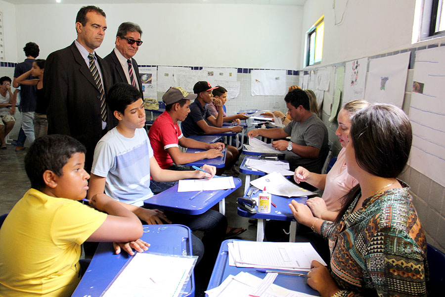 Juízes André Gêda e Jairo Xavier acompanham trabalhos do mutirão. Foto: Caio Loureiro