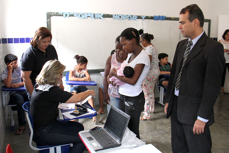 Juíz André Gêda acompanha trabalhos do mutirão. Foto: Caio Loureiro