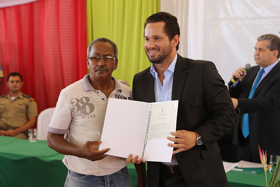 Entrega de títulos do Programa Moradia Legal II, em Igaci