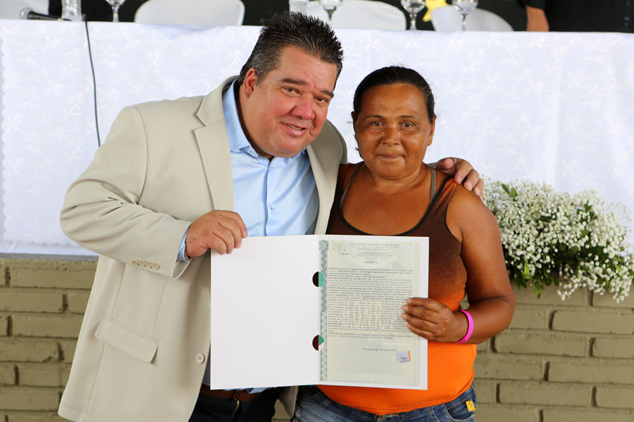 Entrega de títulos do Programa Moradia Legal II em Boca da Mata.