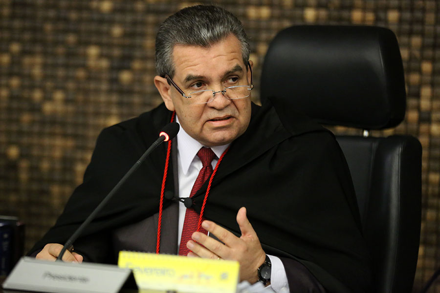 Desembargador Washington Luiz em sessão nesta terça-feira (15).