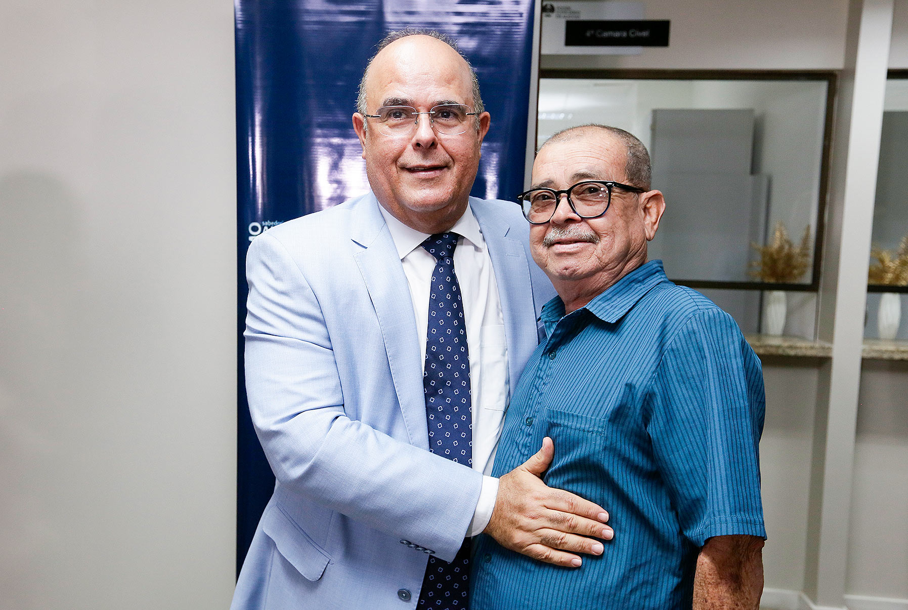 Presidência do TJAL homenageia servidores pais do Judiciário.