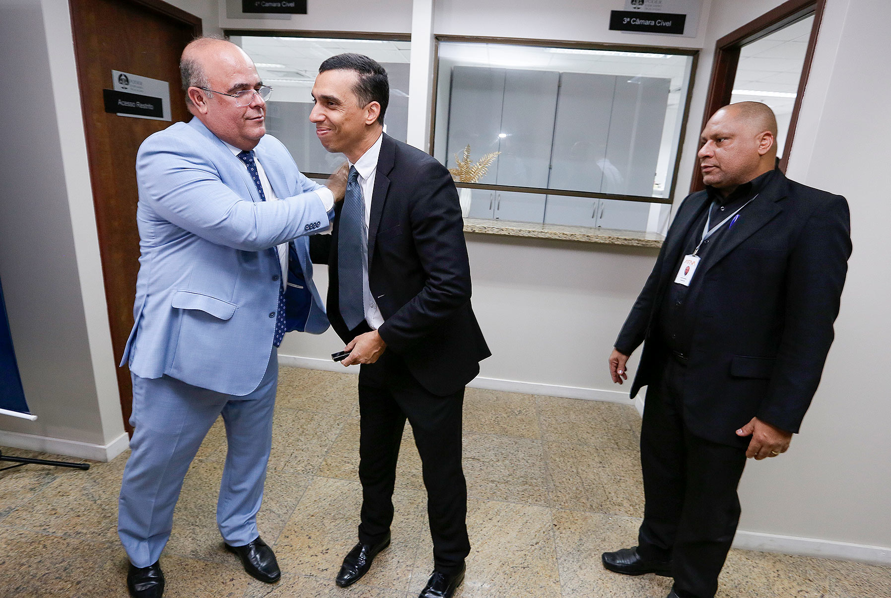 Presidência do TJAL homenageia servidores pais do Judiciário.