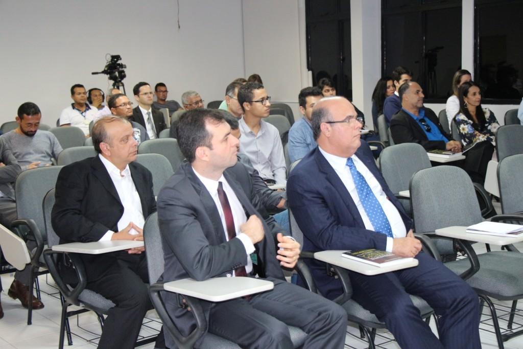 Magistrados e servidores do TJ discutiram o papel do Judiciário no combate às irregularidades no setor elétrico.