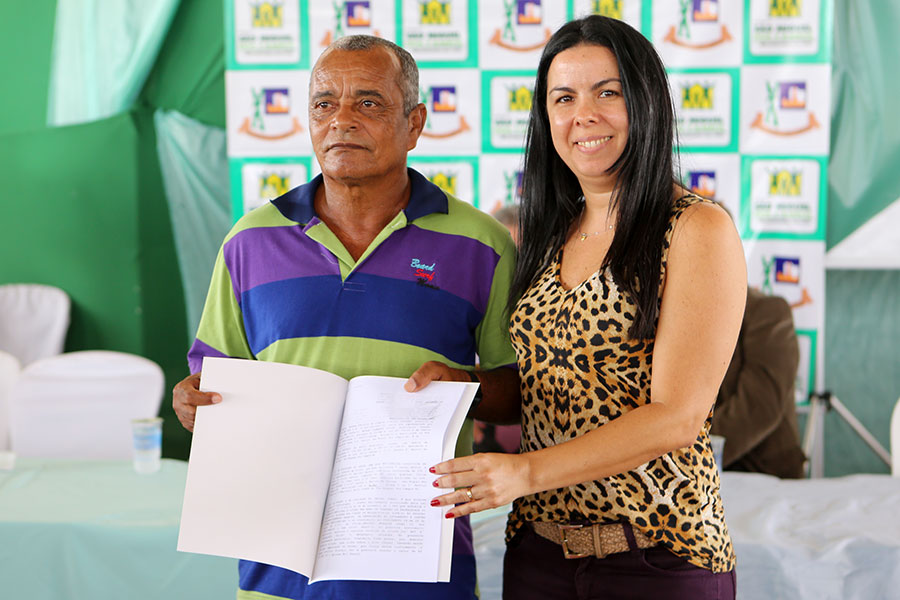 Entrega de títulos do Moradia Legal II em São Miguel dos Campos.