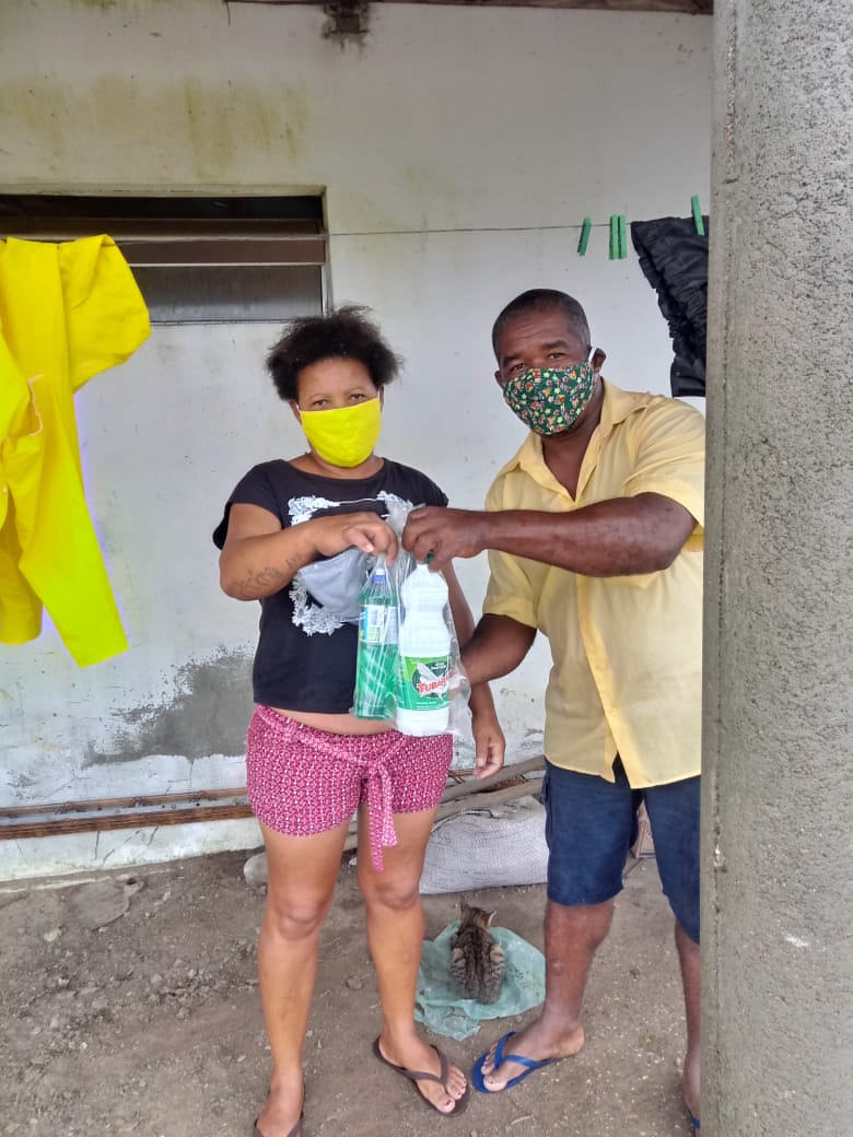 Entrega de kits de higiene no Quilombo Tabacaria, em Palmeira dos Índios.