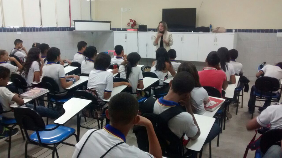 Escola D. Pedro II - palestrante delegada Fabiana Leão