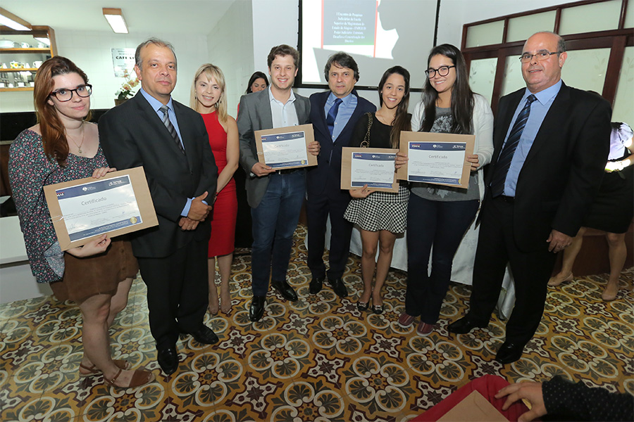 Entrega de certificados de participação no I Enpejud. Foto: Itawi Albuquerque