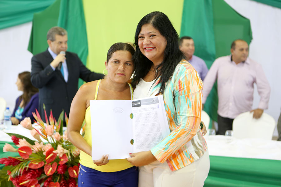 Entrega de títulos do Programa Moradia Legal II em Limoeiro de Anadia