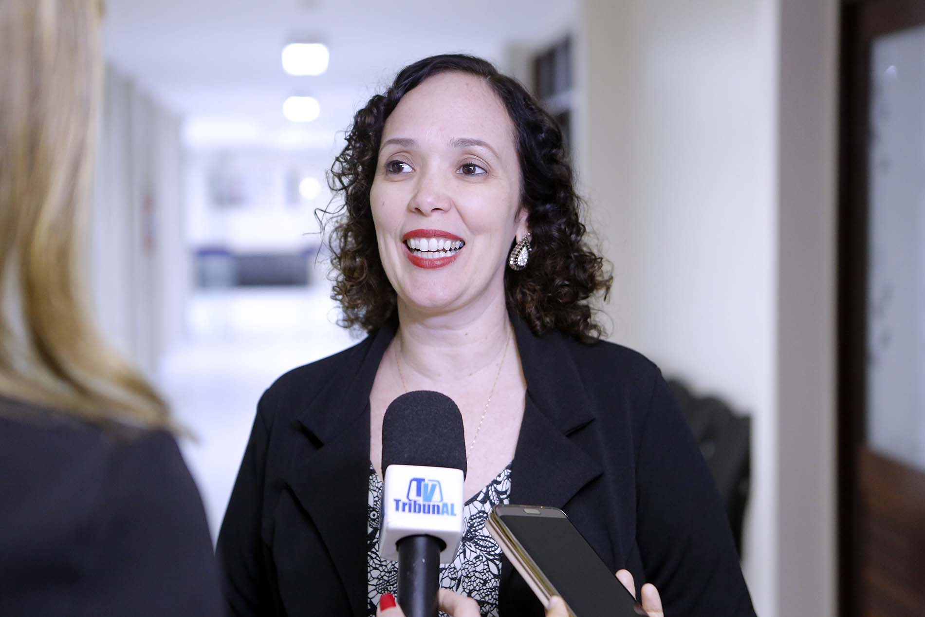 Professora Elaine Pimentel. 