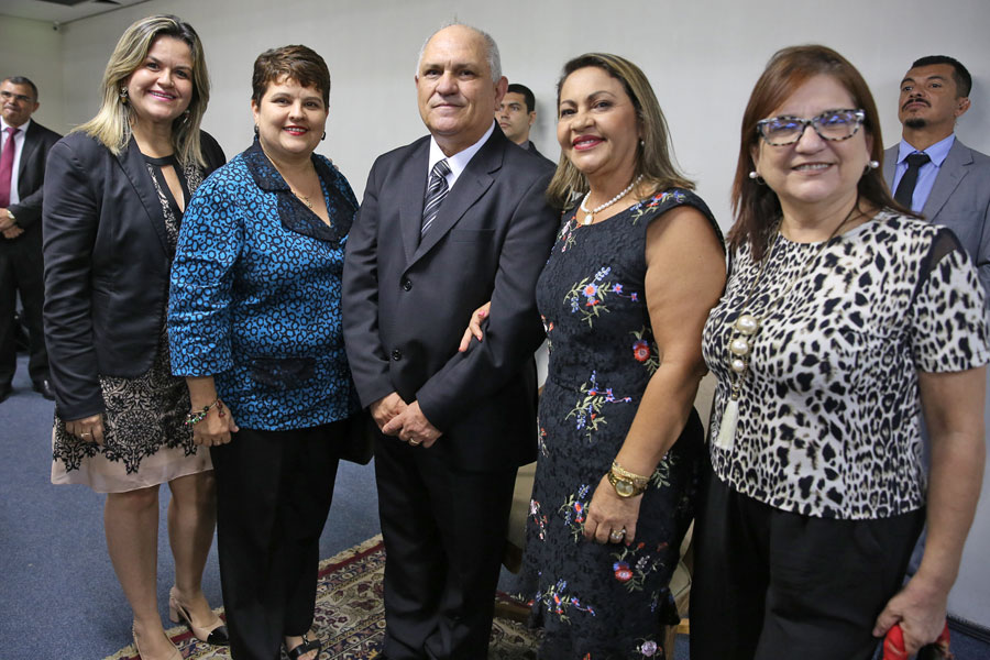 Desembargador Otávio Praxedes assume Governo do Estado.