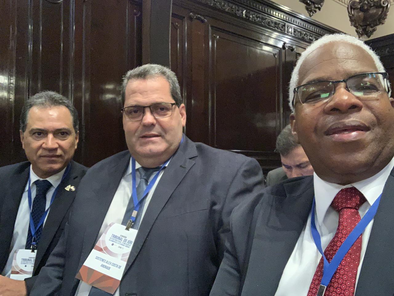 Juízes Sóstenes Alex, Geraldo Amorim e John Silas.