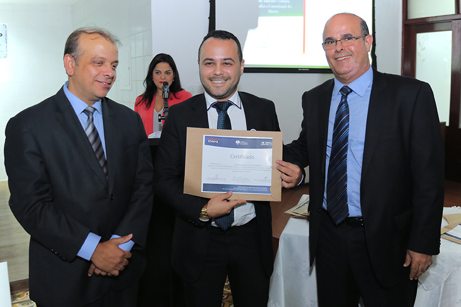 Entrega de certificados de participação no I Enpejud. Foto: Itawi Albuquerque