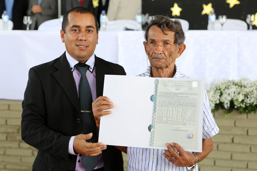 Entrega de títulos do Programa Moradia Legal II em Boca da Mata.
