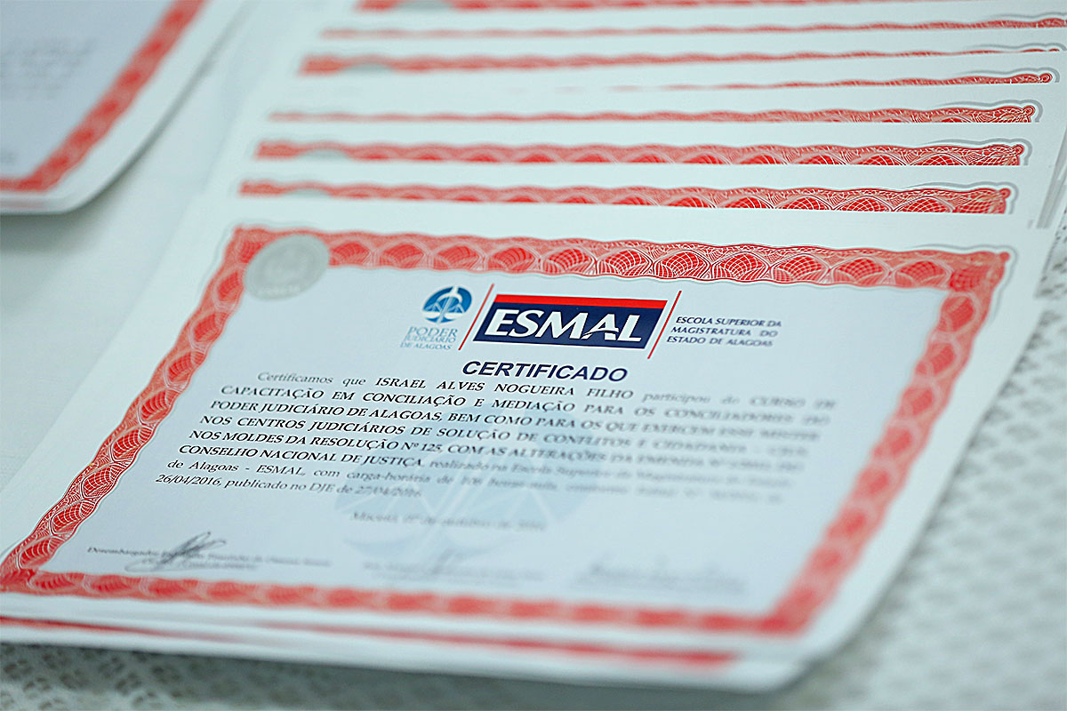 Solenidade de entrega de certificados para formandos nos cursos de capacitação em conciliação e mediação da Esmal.  Foto: Itawi Albuquerque