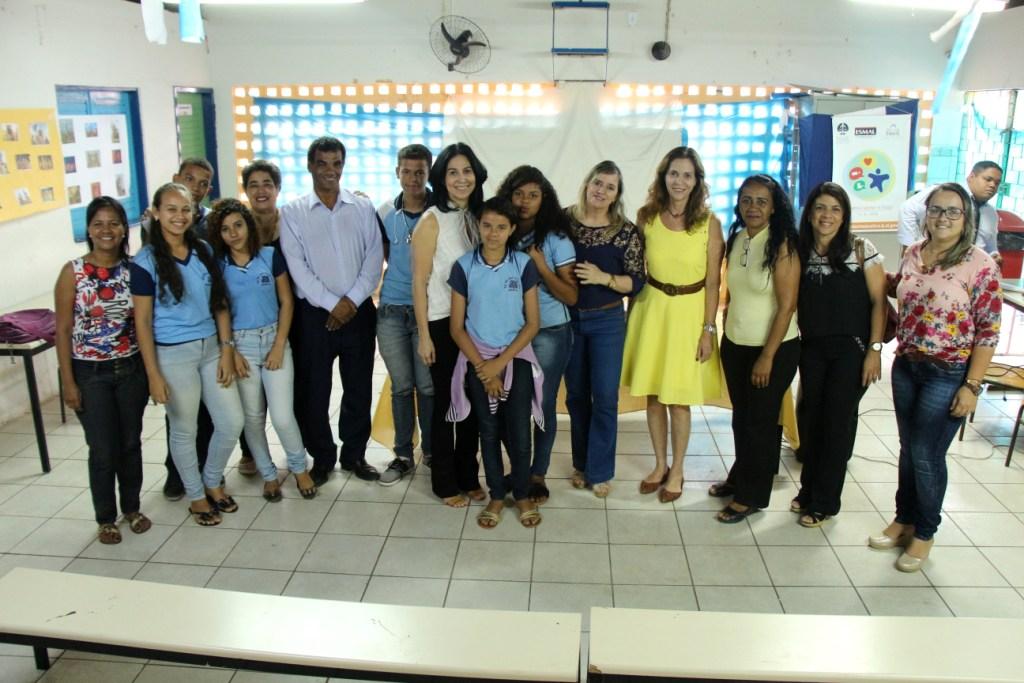 Equipe do PCJE, da escola e estudantes.
