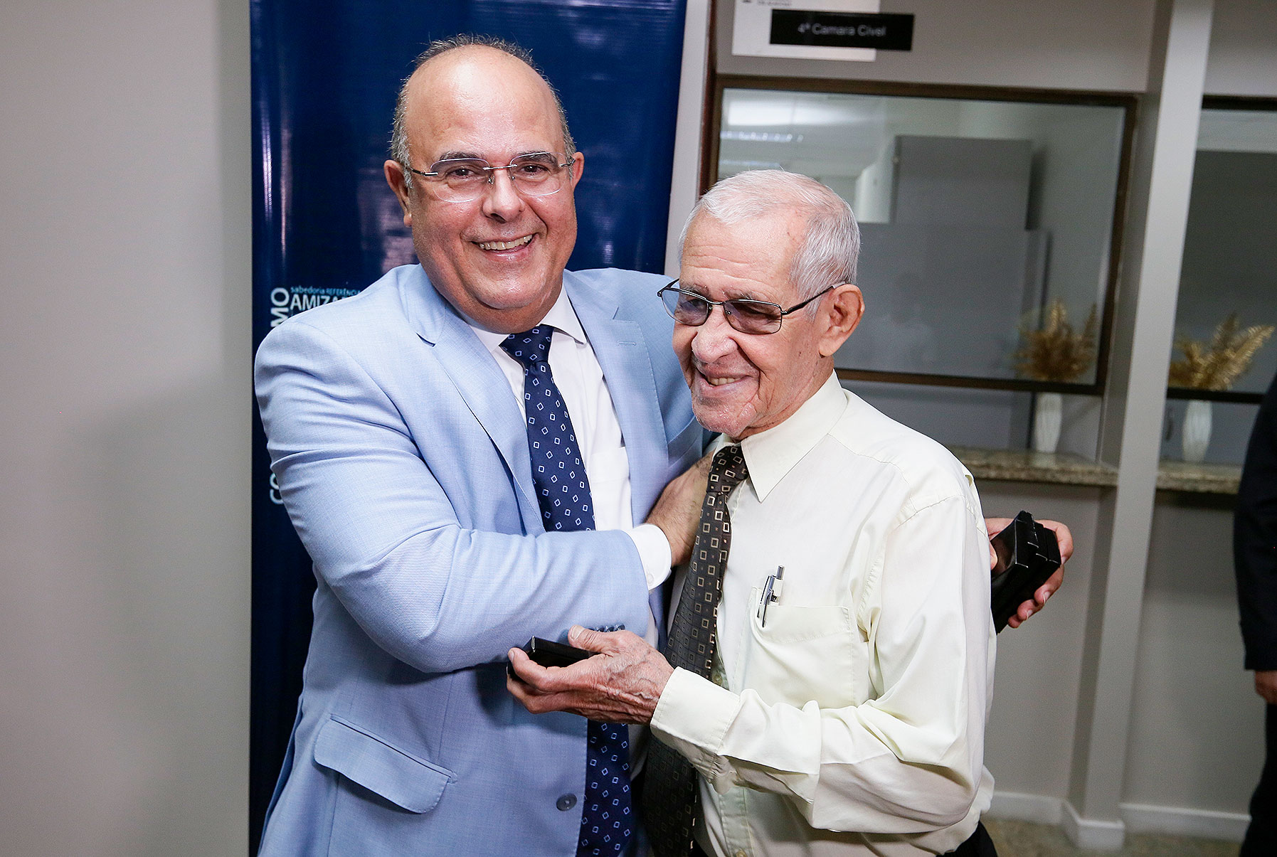 Presidência do TJAL homenageia servidores pais do Judiciário.