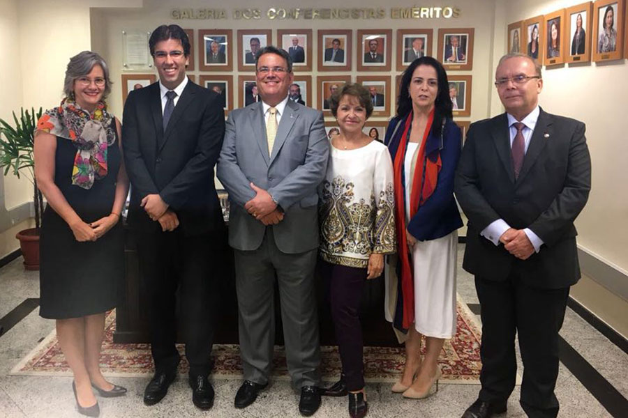 Juíza Ana Florinda e autoridades do Judiciário.