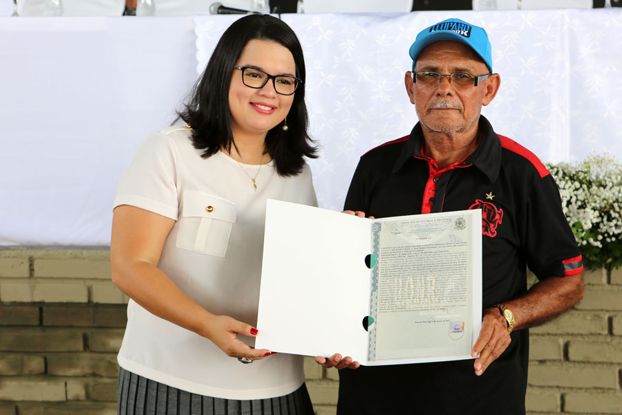 Entrega de títulos do Programa Moradia Legal II em Boca da Mata.