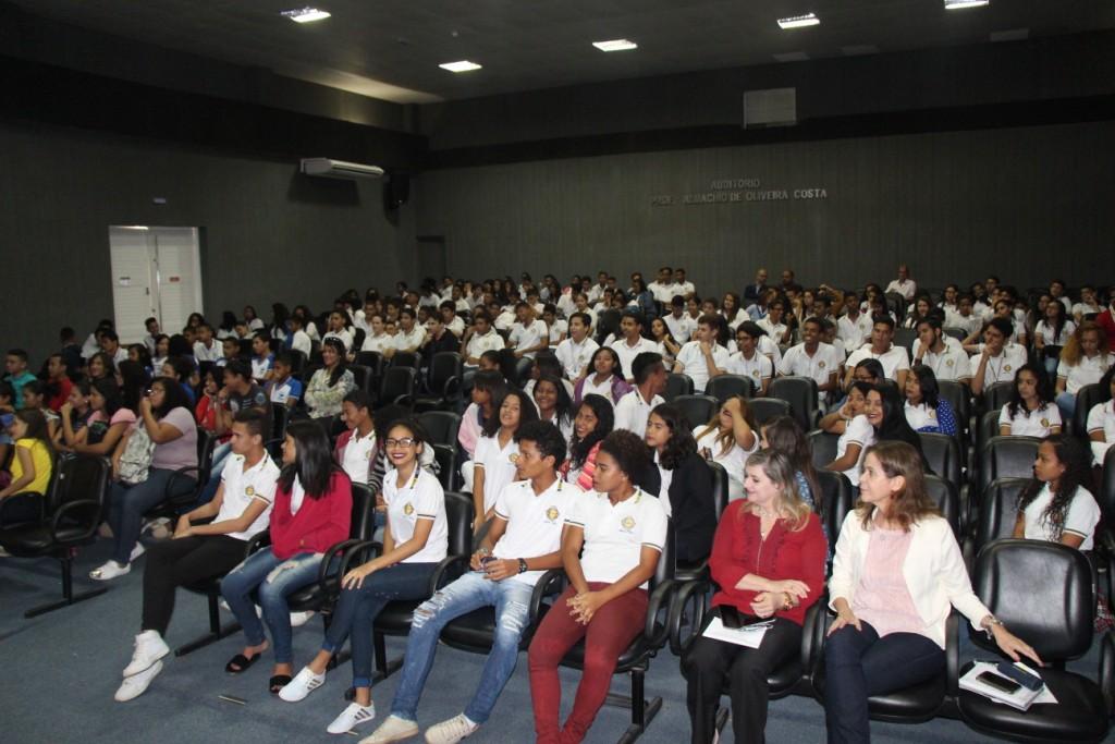 Mais de 200 alunos participaram do encontro.