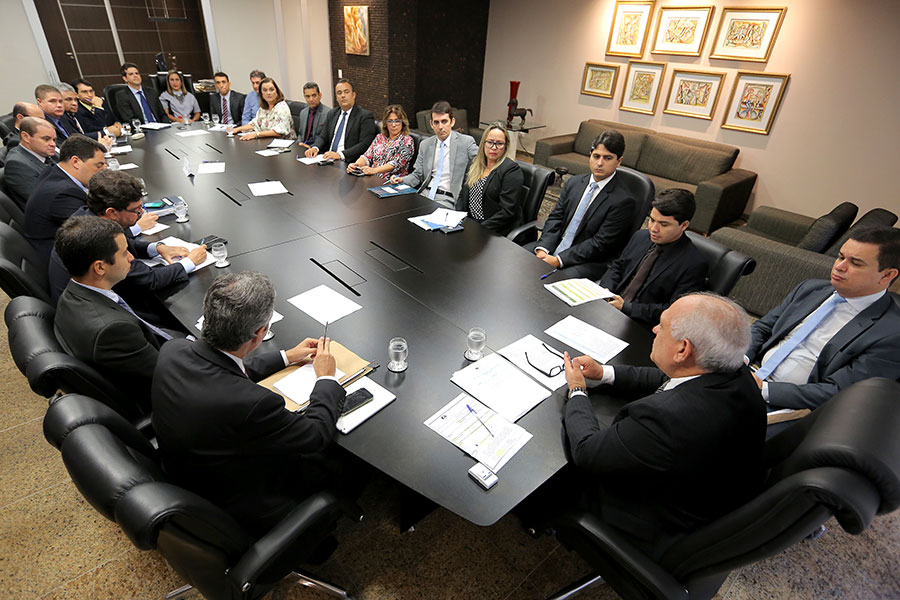 Presidente Otávio Praxedes durante reunião com diretores do Tribunal de Justiça de Alagoas / Foto: Caio Loureiro