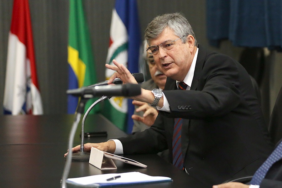 Desembargador federal Paulo Roberto.