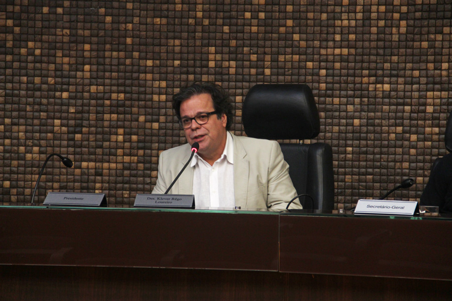 Tutmés Airan ouviu demandas dos servidores do Judiciário de Alagoas.