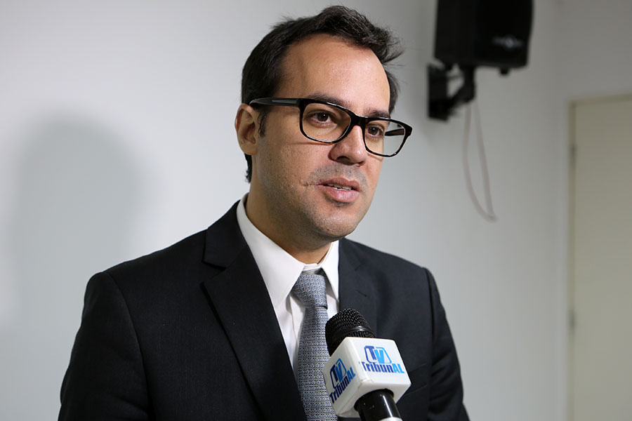 Professor Luiz Henrique Volpe Camargo.