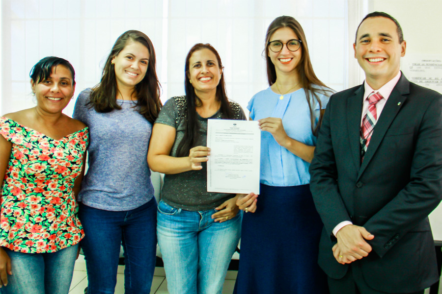Equipe da Secretaria de Fluxo da Laginha assina alvará junto aos juízes Marcell Pontes e José Eduardo Nobre (Foto:Emanuelle Oliveira)