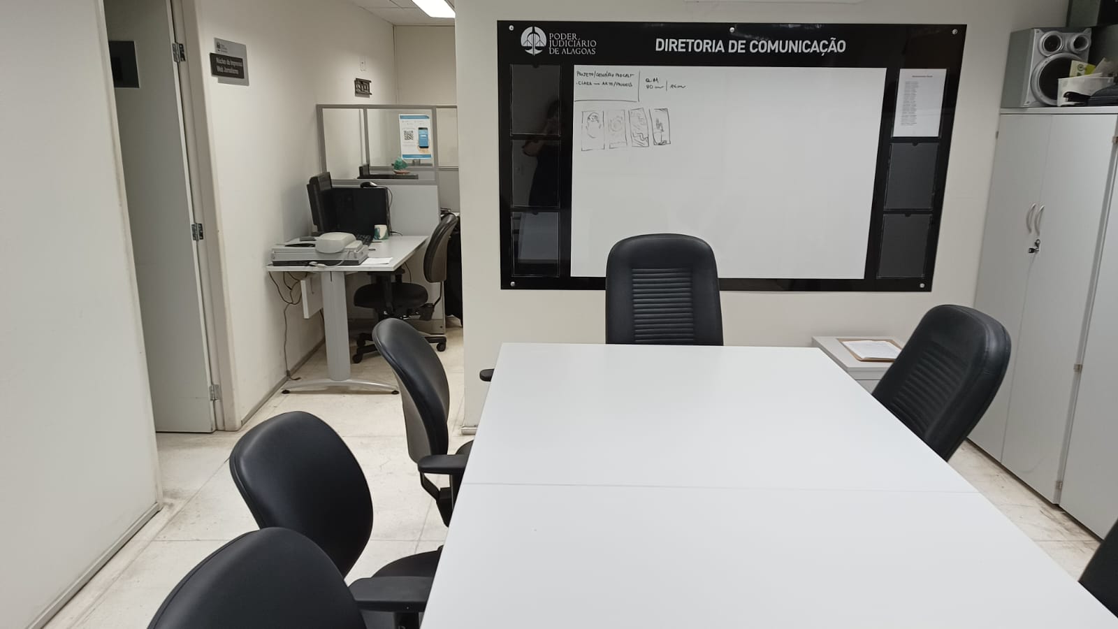 Sala de reuniões da Dicom também passou por serviços de limpeza.
