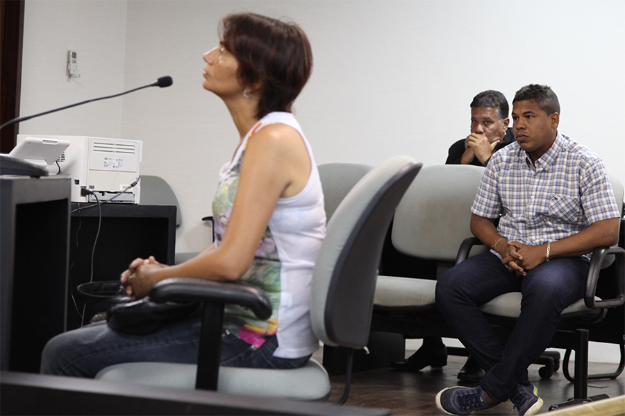 Enfermeira presta seu depoimento ao juiz Geraldo Amorim. Foto: Anderson Moreira
