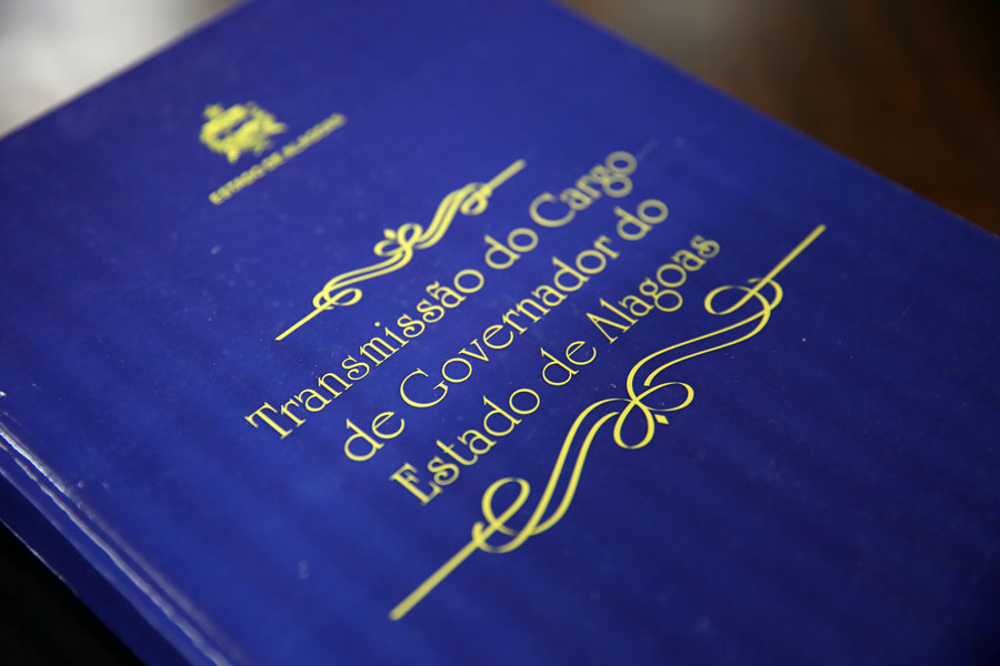 Desembargador Otávio Praxedes assume Governo do Estado.
