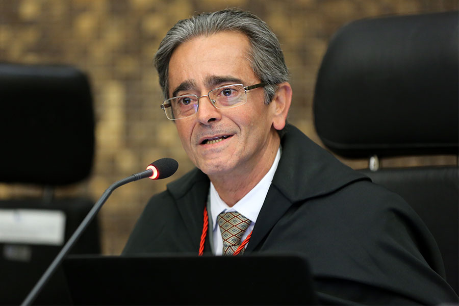 Desembargador Fábio Bittencourt, relator.