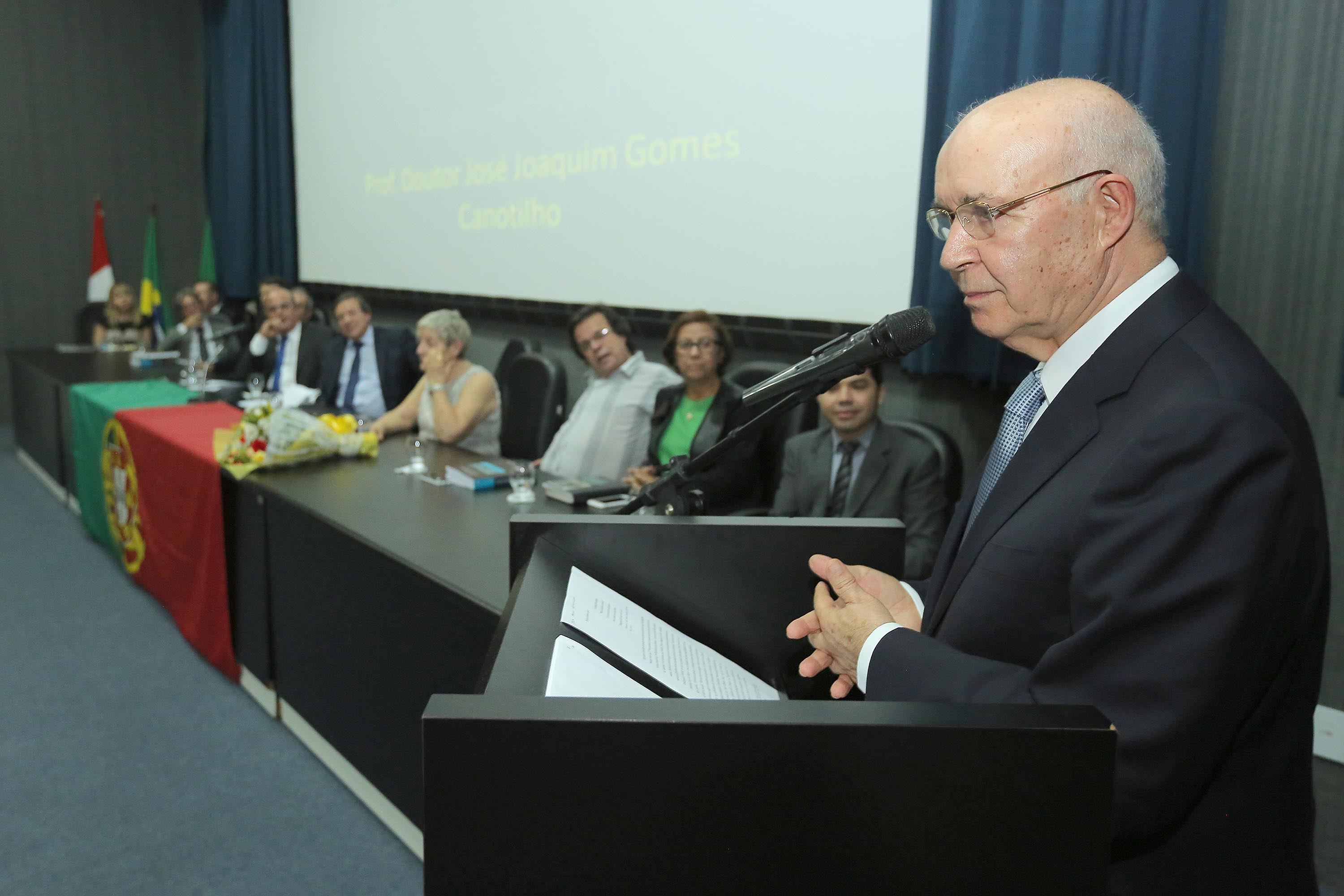Pesquisador Gomes Canotilho ministrou palestra. Foto: Itawi Albuquerque