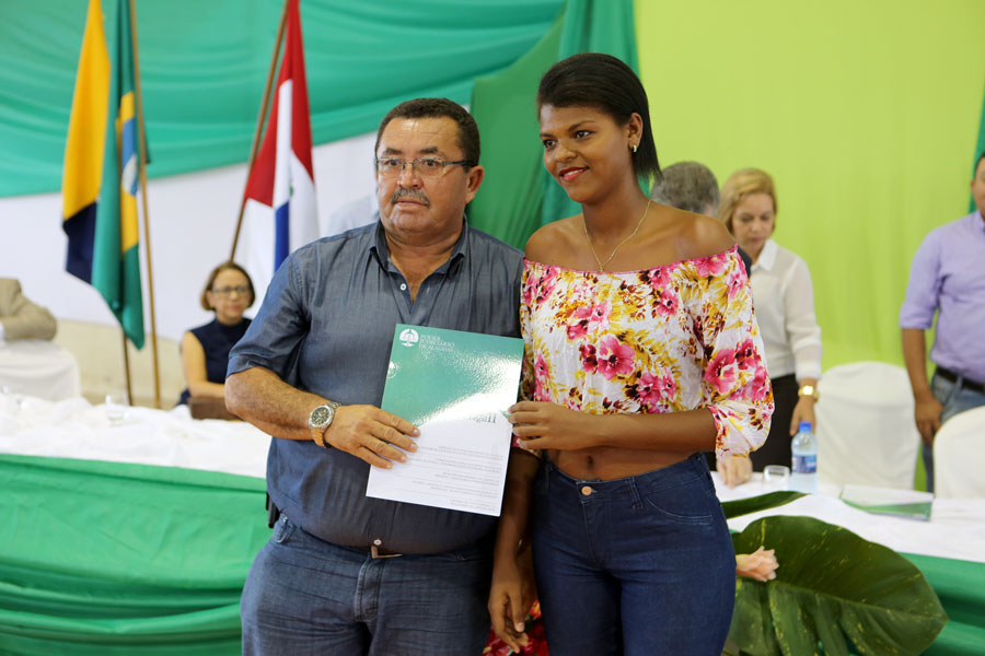 Entrega de títulos do Programa Moradia Legal II em Limoeiro de Anadia
