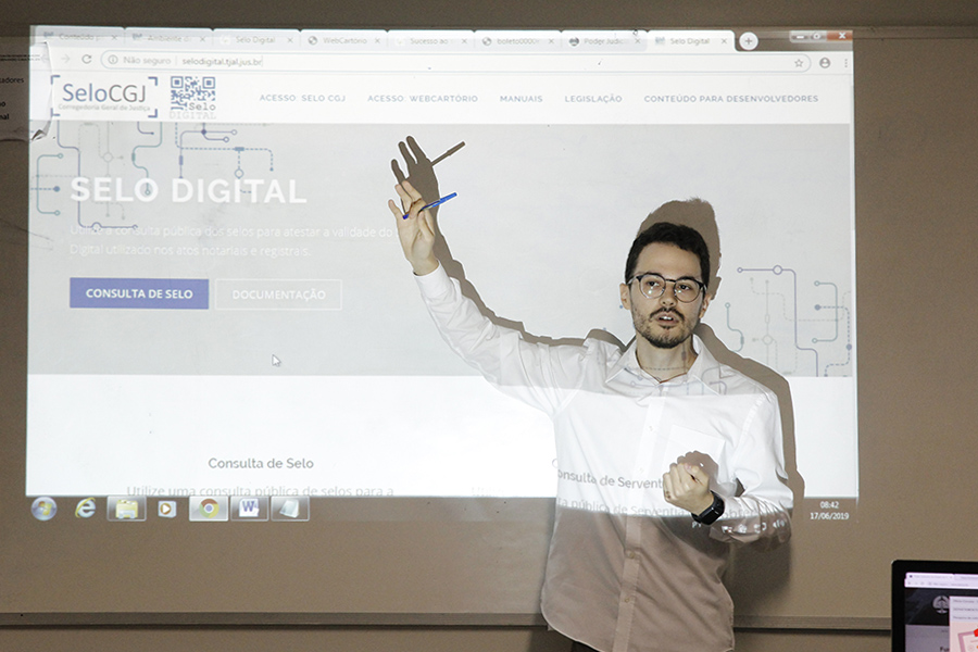 Servidor Jonathan Araújo, da Diati, ministrou o treinamento.