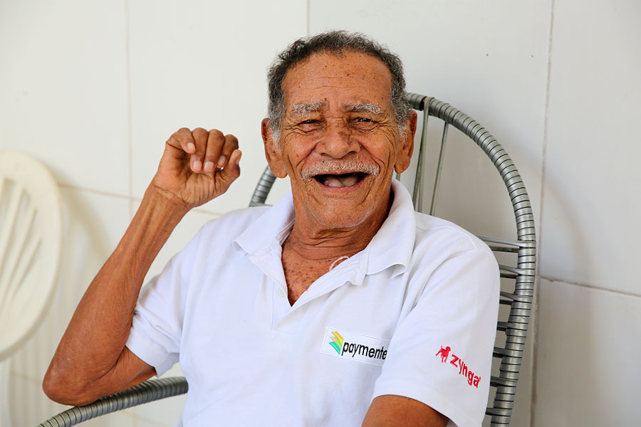 ﻿Projeto Servos entrega donativos à Associação Acolhimento Mãe das Graças.