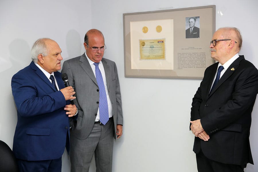 Presidente Otávio Praxedes, desembargador Fernando Tourinho e desembargador Estácio Gama.