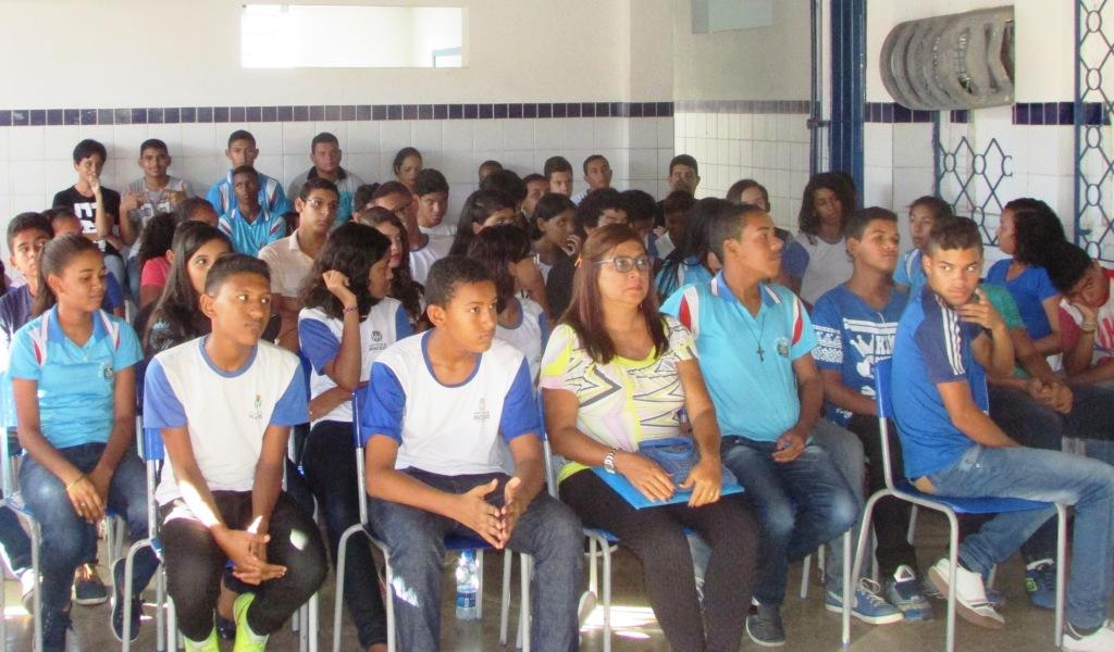 Cerca de 120 estudantes participaram da palestra